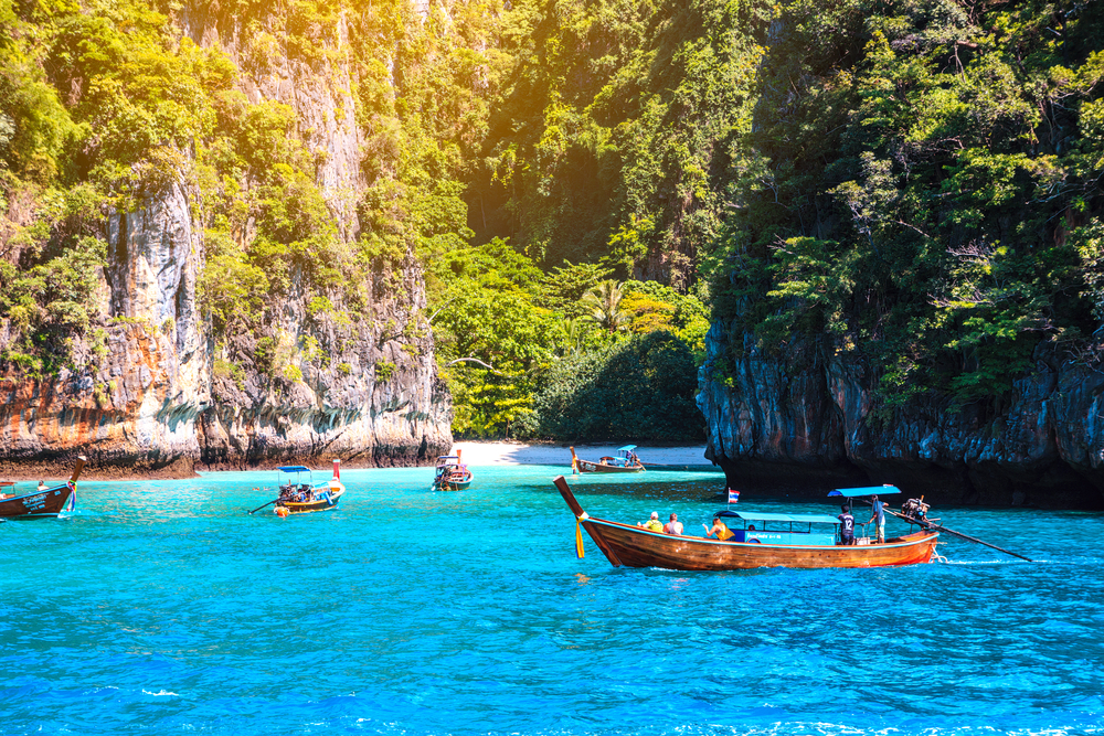 Îles Phi Phi Mer d'Andaman Krabi_shutterstock_526060822