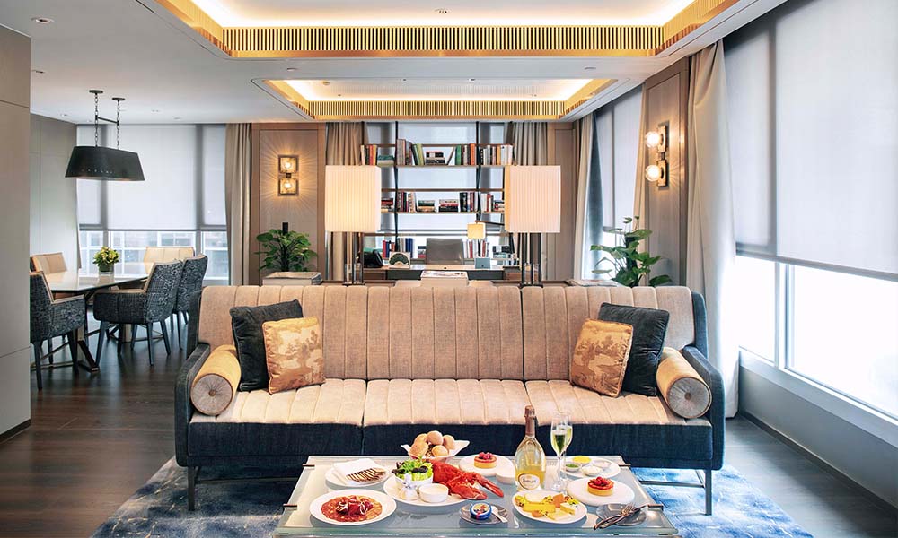 Simpson Yacht Charter and The Landmark Mandarin Oriental, Hong Kong Announce Partnership on Connoisseur’s Escape Experience - “Luxury Hotel Stay and Yacht Cruise” in Hong Kong