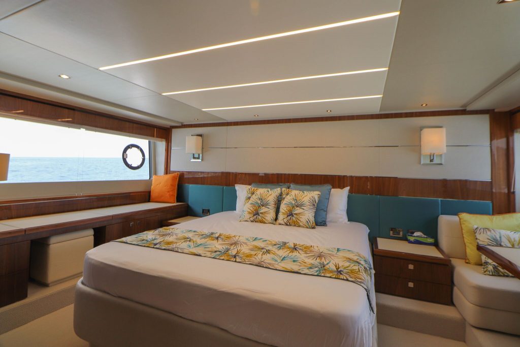 Luxury Bedroom - Simpson Yacht-Charter