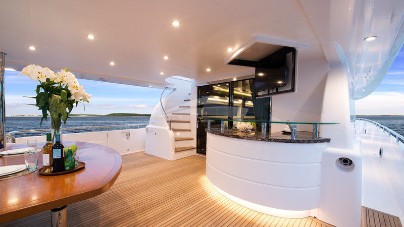 Luxury Yacht - Simpson Yacht-Charter