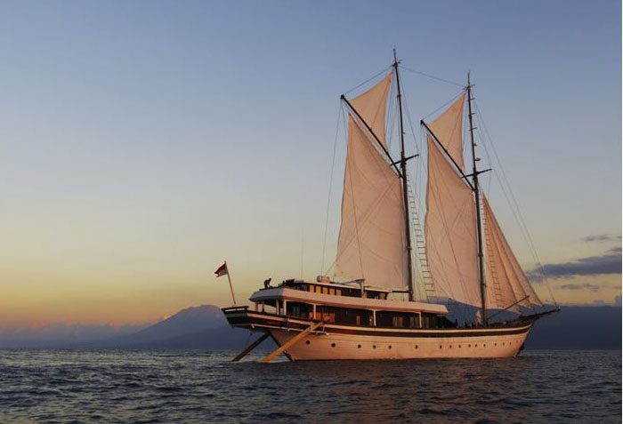 53m contemporary Phinisi yacht in Mergui Archipelago