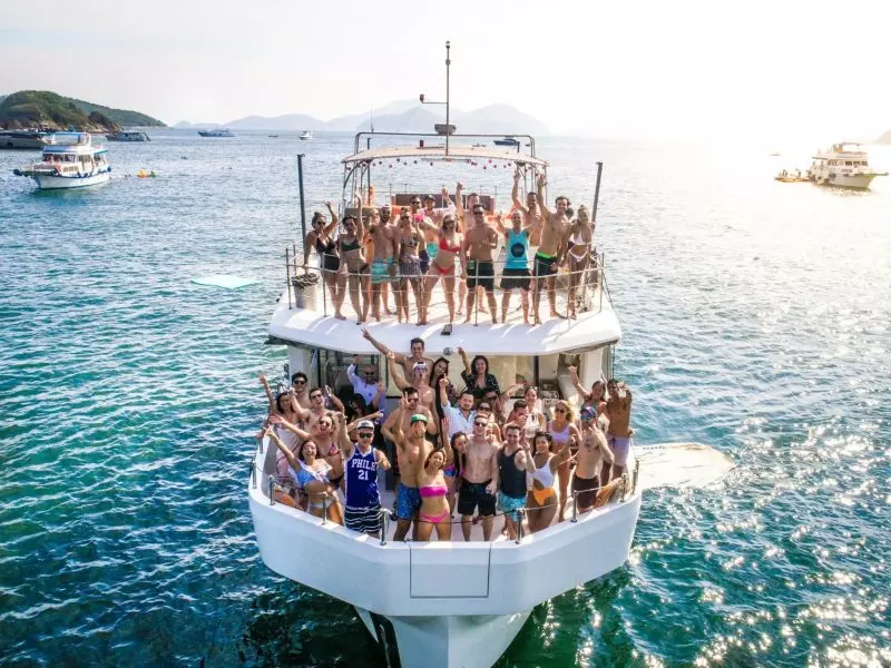 Practical Tips on How To Host A Successful Yacht Party - Simpson Yacht  Charter