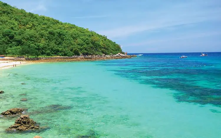 chartering a yacht in pattaya